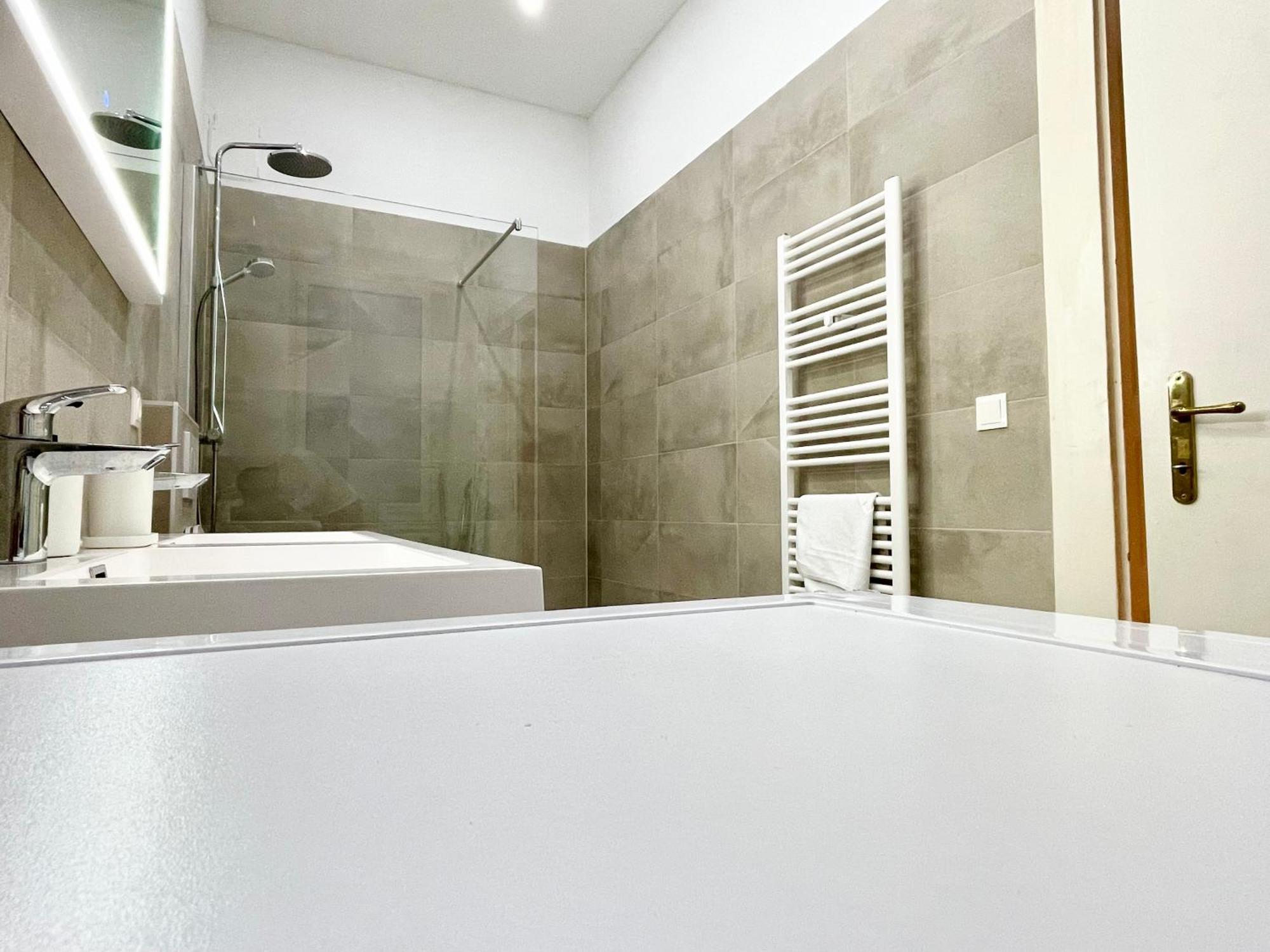 Luxury Apartment At Famous Vienna Kutschkermarkt ภายนอก รูปภาพ
