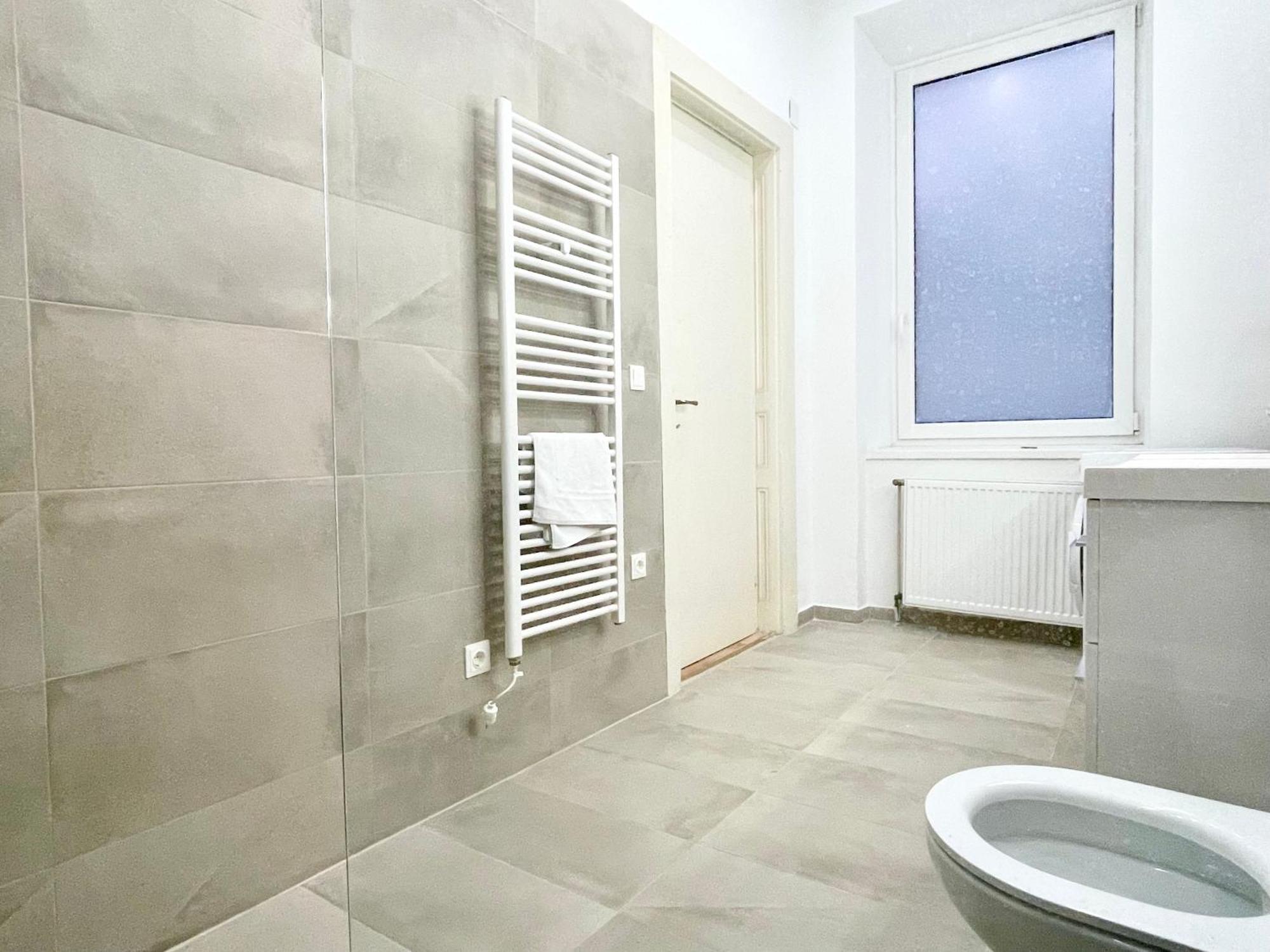 Luxury Apartment At Famous Vienna Kutschkermarkt ภายนอก รูปภาพ